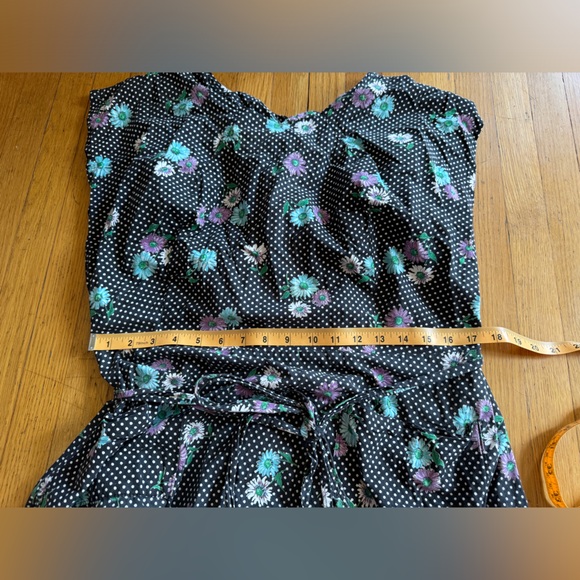 50s Vintage Black Cotton Housedress with Polkadots and flowers - Picture 4 of 7